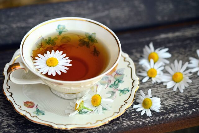 Chamomile tea to stop mosquito bite from itching